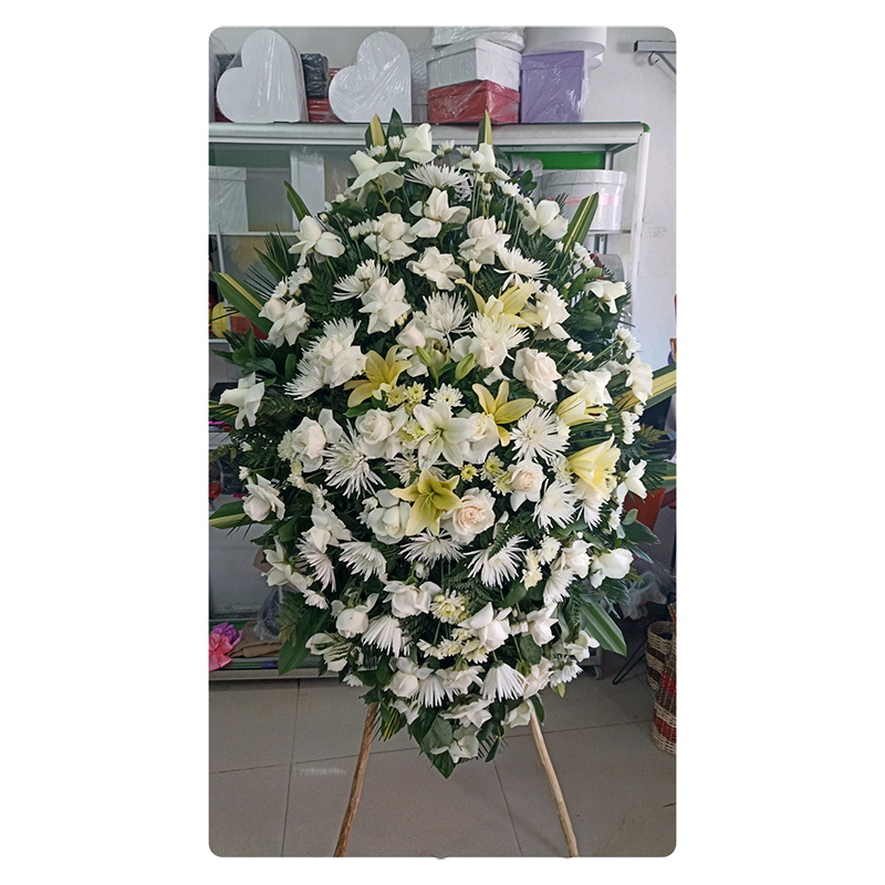 Pedestal Fúnebre de Rosas Blancas Lirios y Chirosa Blanca