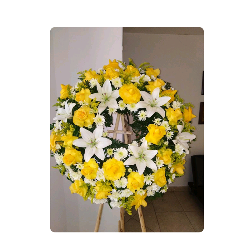 Donas de Rosas Amarillas y Lirios con follaje de Pompón Blanco y Aster -  Floristería Las Flores del Huila